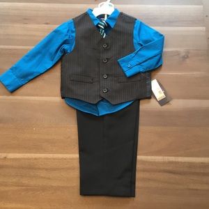 NEW Boys 4-Piece Suit - Size 3T